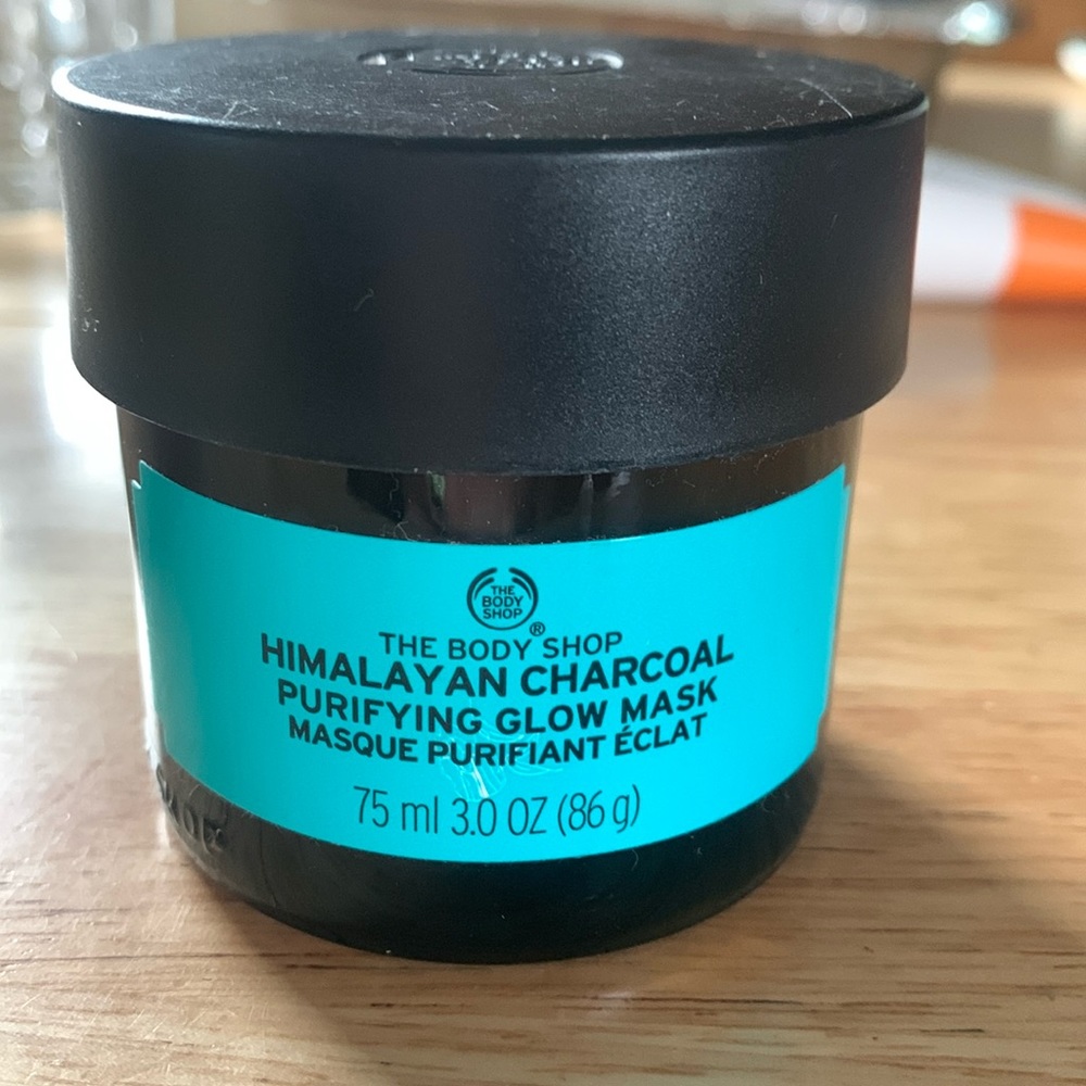 The Body Shop New Himalayan Charcoal Purifying Glow Mask